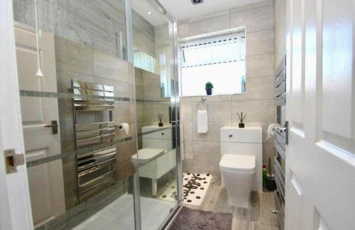 Full Modern Home - short & long stays - Foto 6