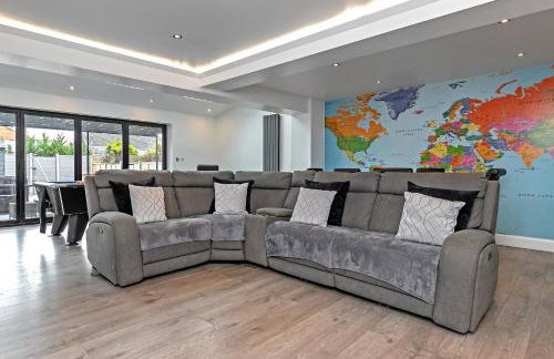 Contractors Dream~POOL TABLE~Close to Luton Airport~Three Double Bedrooms - Foto 39