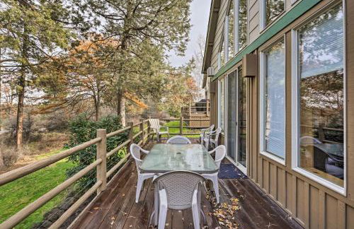 Chalet at Running Y Resort with Wraparound Deck! - Foto 26