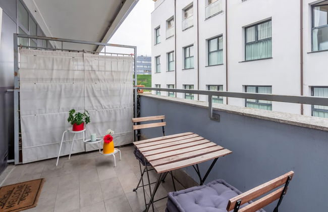 Stylish Apartment With Balcony - Photo 4