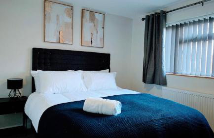 Modern 3 Bed House with Parking for Families and Contractors - Foto 3