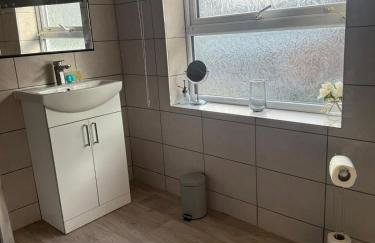 4-Bed Family Home - Steps from Nottingham Forest Ground - Foto 15