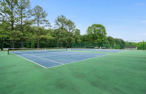 Wooded Chalet w Hot Tub & Indoor Pool, Gym Access - Foto 72