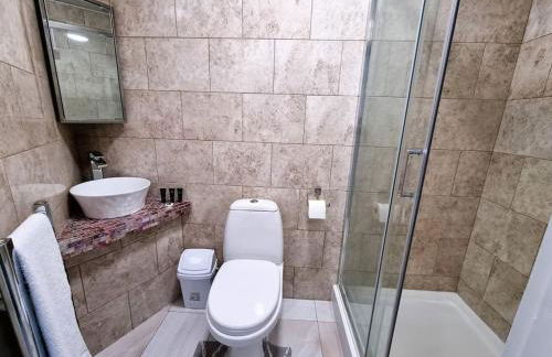 16A Ground floor setup for your most amazing relaxed stay Free Parking Free Fast WiFi - Foto 9