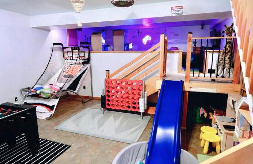 Mountain Top! Family Paradise w Hot Tub & Game Rm - Foto 8