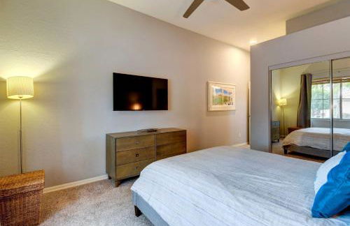 Luxe Couples Retreat with Pool and Outdoor Kitchen! - Foto 46