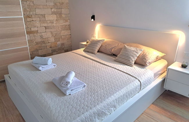 Hillside Villa in Trogir With Pool, Terrace, and Stunning City View - Foto 1