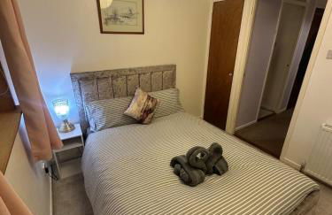 Modern & Cosy 3 Bedroom Inverkeithing home- Ideal for Edinburgh Dunfermline & St Andrews with Free Parking - Foto 13