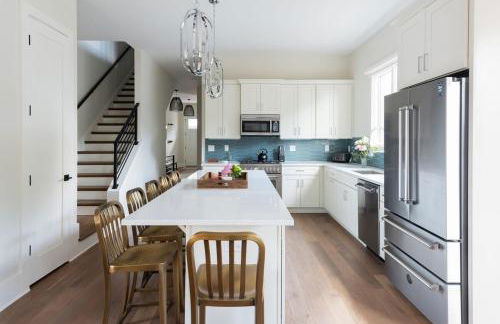 7BR Retreat, Rooftops, Garages, Walkable to Faves 5 Mins to Nissan Stadium, Less than 10 Mins to Broadway, 24 Hr Hospitality, Great for Groups - Foto 10