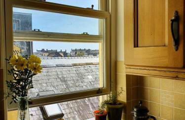 Stylish flat in central Tenby & free parking - Photo 13