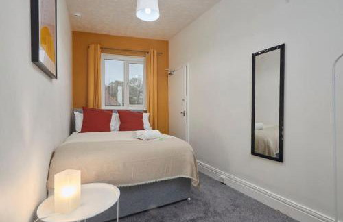 Large 4 bedroom flat close to city, street parking - Foto 33