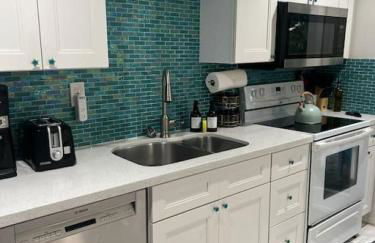 Tropical Oasis - BBQ and Beach-Inspired Nook - Foto 6