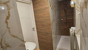 Binario 5, a due passi da Porta Nuova e dal centro - Photo 3, Shower