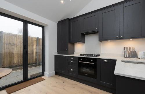 Luxurious renovated cottage with log burner - Photo 4