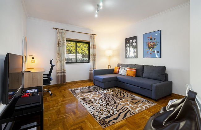 Perfect Family Hideout Residence W/Ac & 4Br + 5Ba - Photo 24