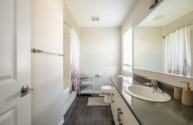 GLOBALSTAY Modern 3 BD House in Brampton - Photo 38