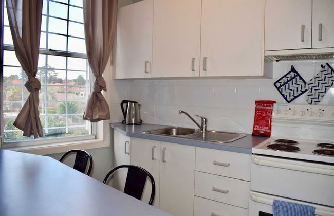 Comfortable 3 Bedroom Apartment In Trendy Haberfield - Photo 11