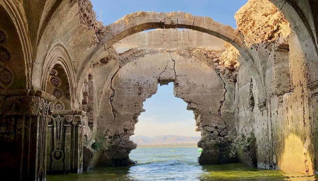 Vue sur le temple englouti