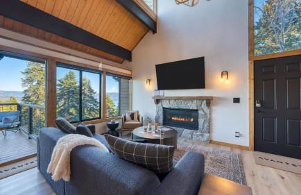 Lake View, Firepit, Game Room Remodeled Lake Tahoe Luxury Cabin by Avantstay - Foto 4