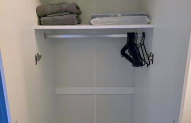 Modern 3 Bed Home Central Location free WiFi Netflix and street parking - Foto 23