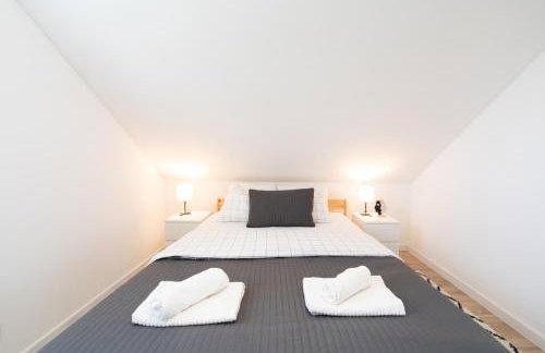 Modern house with private hot tub - Photo 16