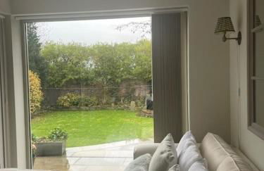 Harrogate Hidden Stay, Elegant central apartment with free parking - Foto 12