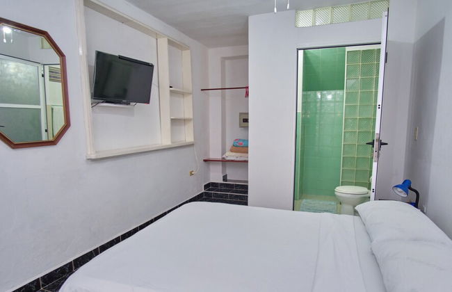 Villa in Cárdenas with swimming pool and garden - Photo 18