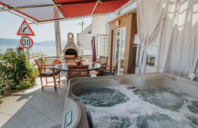 Luxurious Holiday Home in Arbanija with Hot Tub - Photo 22