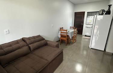 Casa vaga 2 carros ou caminhonete, 2 quartos, espaçosa, completa para 8 pessoas - Foto 6