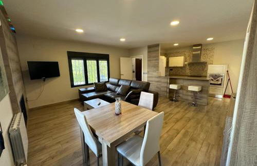 Chalet independiente en zona residencial rural con piscina privada - Foto 37