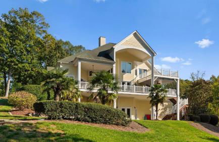 Lakefront 6bdr, Priv Dock, Game Room, Firepit Jake's Lake House by Avantstay - Foto 148