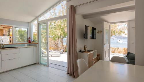 Mon Rêve, charmant cabanon les pieds dans l'eau à la Madrague, confortable et lumineux - Foto 4