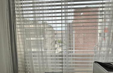 Check Point Charlie Luxury Apartment with Balcony - Photo 21