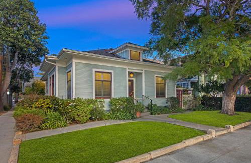 Downtown Villa by Paradise Retreats - Photo 22