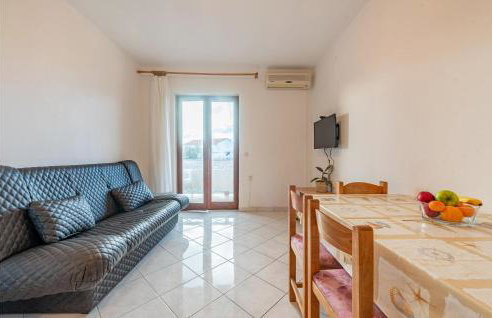 1 Bedroom Gorgeous Apartment In Kustici - Foto 5