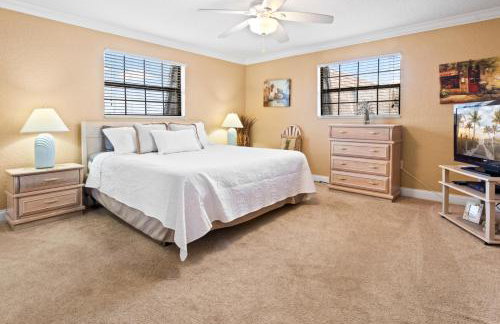 Ola Grande - Beachside Condos with Pool next to Cocoa Beach Pier - Foto 8