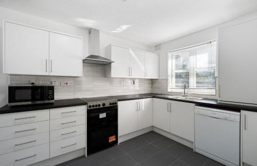 Roomy 3 bedroom house, 2 baths - Photo 24