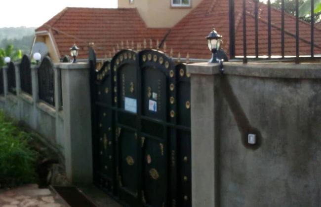 Captivating 3-bed Villa - Photo 39