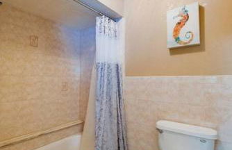 Large pool home and blocks away from the beach - Foto 45