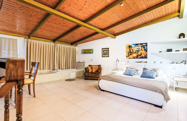 Villa With Pool and Beautiful Architecture - Foto 49