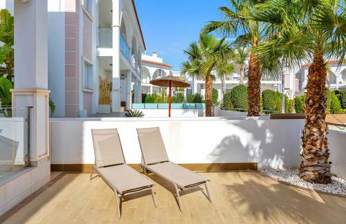 Newly Built Apartment with Direct Pool Access - Photo 22