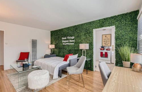 Walk to Beach - KING Apt In #1 Area - AB - Photo 9