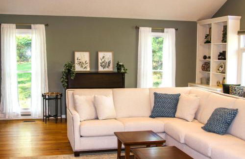 Lakefront Troutman House with Spectacular Sunsets! - Foto 6