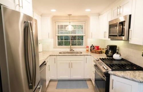 5-star Renovated 3BR Home & Backyard Deck near SU & Hospitals - Foto 30