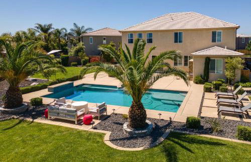 Luxe Roseville Home with Pool and Hot Tub! - Foto 1