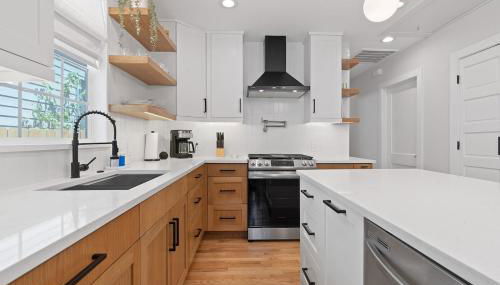 Bright Renovated ATX Home with Yard and Cowboy Pool - Foto 5