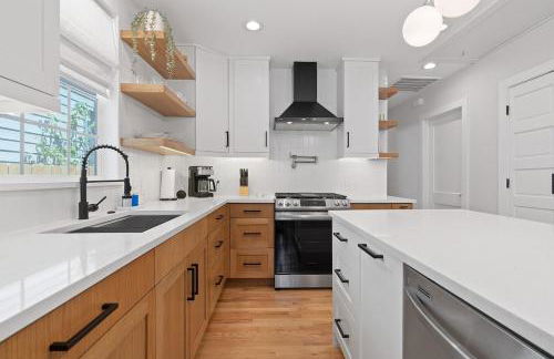 Bright Renovated ATX Home with Yard and Cowboy Pool - Foto 5