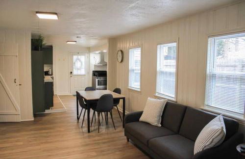 New 1-bedroom Bungalow! 4 miles to CLE - Foto 8