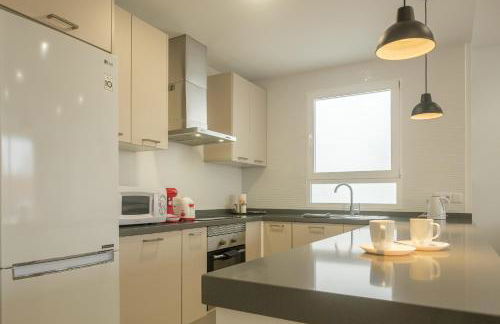 Spacious Penthouse with Private Terrace - Photo 15