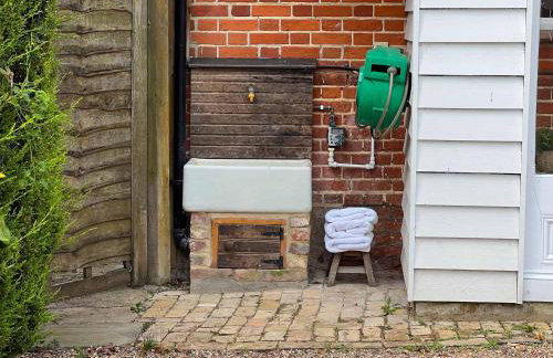 Farm Cottage a cute C17th cottage a walk across the fields to a great pub - Foto 7